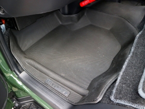 ハイエースバンアウトドア　キャンプ　車中泊　バンライフ　１BOX　ベッド　キャンピングカー