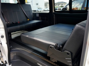 ハイエースバン新車アウトレットキャンプ　車中泊　アウトドア　レジャー　内装架装