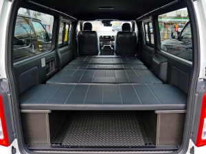 ハイエースバン新車アウトレットキャンプ　車中泊　アウトドア　レジャー　内装架装