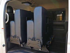 ハイエースワゴンアウトドア　キャンプ　車中泊　バンライフ　１BOX　ベッド　キャンピングカー