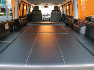 ハイエースバンアウトドア　キャンプ　車中泊　バンライフ　１BOX　ベッド　キャンピングカー