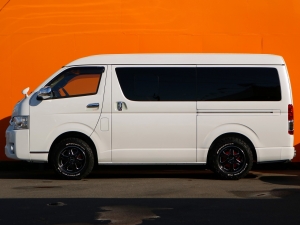 ハイエースワゴンキャンプ　車中泊　アウトドア　レジャー　内装架装