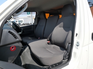 ハイエースバンキャンプ　車中泊　アウトドア　レジャー　内装架装