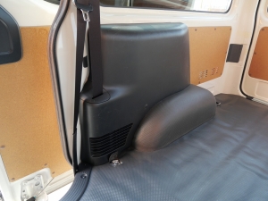 ハイエースバンキャンプ　車中泊　アウトドア　レジャー　内装架装