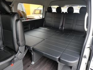ハイエースワゴンキャンプ　車中泊　アウトドア　レジャー　内装架装
