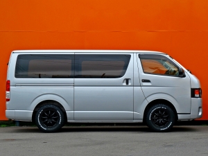 ハイエースバンキャンプ　車中泊　アウトドア　レジャー　内装架装