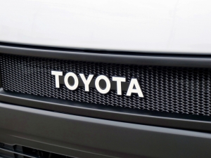ハイエースバンキャンプ　車中泊　アウトドア　レジャー　内装架装