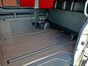 ハイエースワゴンアウトドア　キャンプ　車中泊　バンライフ　１BOX　ベッド　キャンピングカー