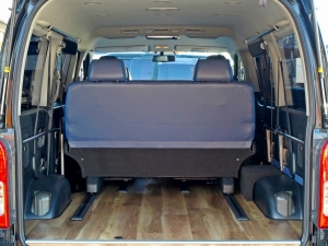 ハイエースワゴンアウトドア　キャンプ　車中泊　バンライフ　１BOX　ベッド　キャンピングカー