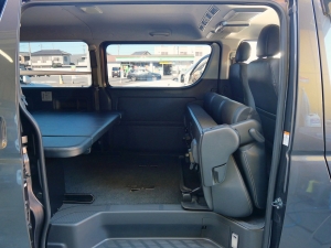 ハイエースバンアウトドア　キャンプ　車中泊　バンライフ　１BOX　ベッド　キャンピングカー