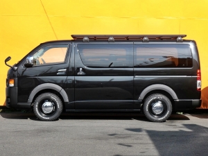ハイエースバン丸目フェイス　車中泊　アウトドア