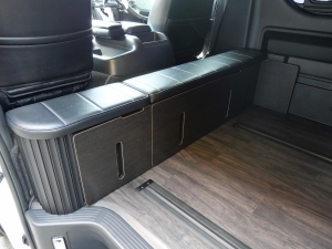 ハイエースワゴンアウトドア　キャンプ　車中泊　バンライフ　１BOX　ベッド　キャンピングカー
