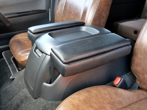 ハイエースバンキャンプ　車中泊　アウトドア　レジャー　内装架装