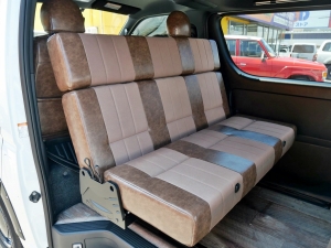 ハイエースバンキャンプ　車中泊　アウトドア　レジャー　内装架装