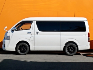 ハイエースワゴンアウトドア　キャンプ　車中泊