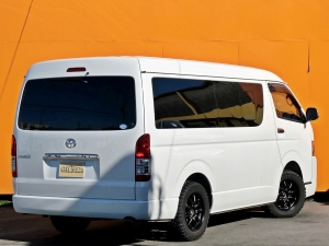 ハイエースワゴンアウトドア　キャンプ　車中泊