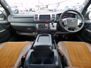 ハイエースバンハイエース　FD-classic　丸目クラシックカスタム