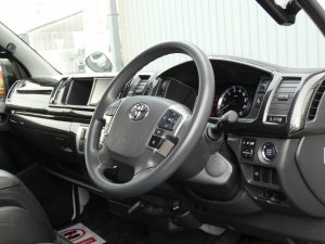 ハイエースワゴン新車アウトレットワゴンGL　4WD　カスタム済み