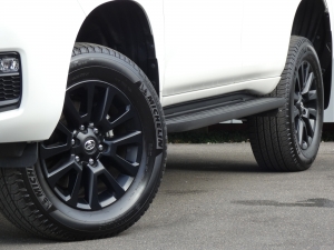 ランクルプラドディーゼルターボ　特別仕様車　マットブラック