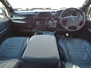 ハイエースバンS-GLダークプライム　カスタム　ベッドキット　車中泊