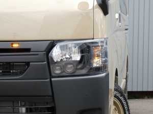 ハイエースバンFDフラットボンネット＆LEDマーカー付きグリル　アースカラー