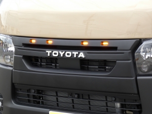 ハイエースバンFDフラットボンネット＆LEDマーカー付きグリル　アースカラー
