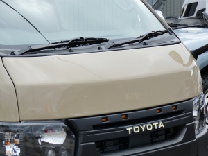 ハイエースバンFDフラットボンネット＆LEDマーカー付きグリル　アースカラー