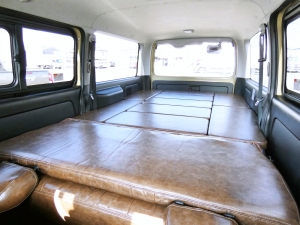 ハイエースＶディーゼル4WD　アースカラーパッケージ仕様カスタム　丸目クラシック