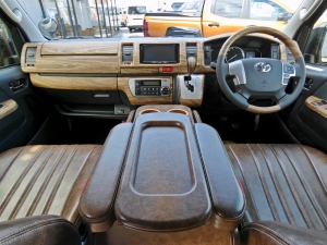 ハイエースバンディーゼル4WD　アースカラーパッケージ仕様カスタム　丸目クラシック