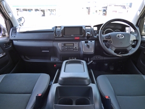 ハイエースＶS-GLダークプライム　ディーゼル4WD　ベッドキット
