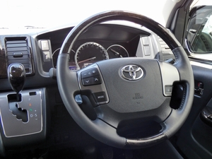 ハイエースバンS-GLダークプライム　ディーゼル4WD　ベッドキット