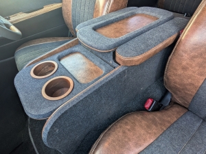 ハイエースバンハイエース　S-GL　FD-classic丸目カスタム　アースカラー塗装