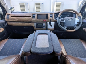 ハイエースバンハイエース　S-GL　FD-classic丸目カスタム　アースカラー塗装