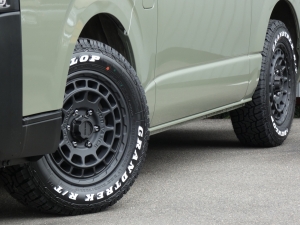 ハイエースバンハイエース　S-GL　FD-classic丸目カスタム　アースカラー塗装