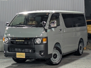 ハイエースバンアースカラー　アーバンカーキ　丸目クラシックカスタム