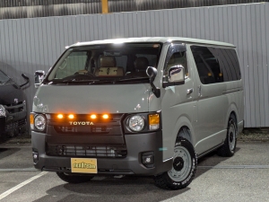 ハイエースバンアースカラー　アーバンカーキ　丸目クラシックカスタム