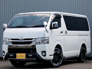 ハイエースバン８人乗り　３列シート　車中泊　ライトキャンピングカー
