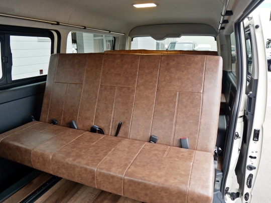 ハイエースＶ4WD　アースカラーパッケージ６Ｘ３カーキ