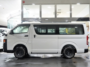 ハイエースバンDX　4WD　ディーゼル　丸目