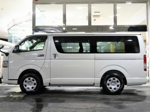 ハイエースバン新車一部改良後　ディーゼル四駆
