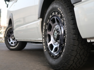 ハイエースバンディーゼル4WD　ベッドキット付き　車中泊