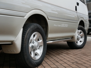 ハイエース100系100系　ディーゼル4ＷＤ　