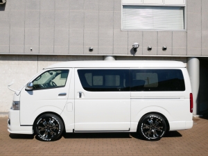 ハイエースワゴン4型ハイエースワゴン4WD車中泊コンプリート