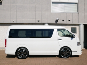 ハイエースワゴン4型ハイエースワゴン4WD車中泊コンプリート