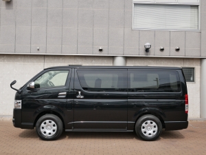 ハイエースバンS-GLダークプライム　4WD　８人乗り