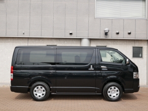 ハイエースバンS-GLダークプライム　4WD　８人乗り