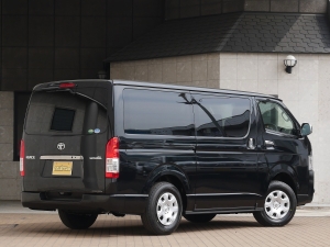 ハイエースバンS-GLダークプライム　4WD　８人乗り