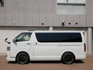 ハイエースバンS-GLダークプライム　4WD