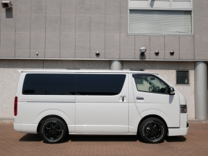 ハイエースバンS-GLダークプライム　4WD