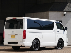 ハイエースバンS-GLダークプライム　4WD